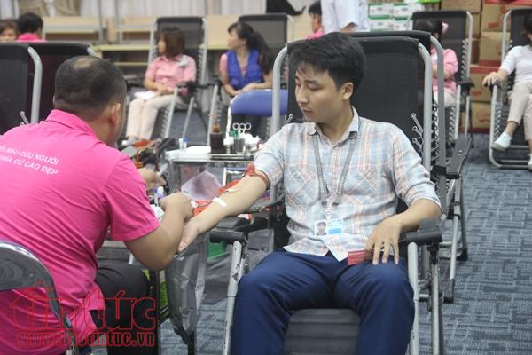 Phát động chương trình Hiến máu tình nguyện tại khu công nghiệp ảnh 1